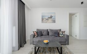 Modern Apartment With Balcony And Parking By Noclegi Renters